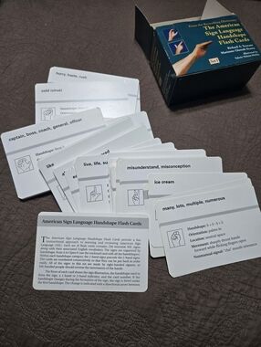 The American Sign Language Handshape Flash Cards Set I, note mixed set